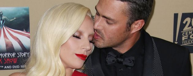 Lady GaGa und Taylor Kinney bei der "American Horror Story"-Premiere Lady GaGa und Taylor Kinney bei der "American Horror Story"-Premiere