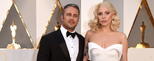 Taylor Kinney und Lady Gaga bei der Oscar-Verleihung 2016 Taylor Kinney und Lady Gaga bei der Oscar-Verleihung 2016