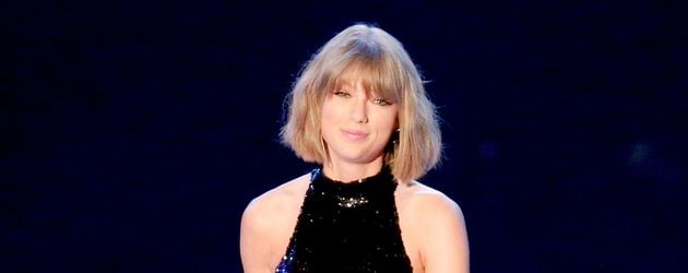 Taylor Swift bei den iHeartRadio Music Awards auf der Bühne Taylor Swift bei den iHeartRadio Music Awards auf der Bühne