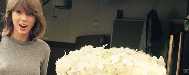 Taylor Swift wird von Kanye West mit Blumen überrascht Taylor Swift wird von Kanye West mit Blumen überrascht