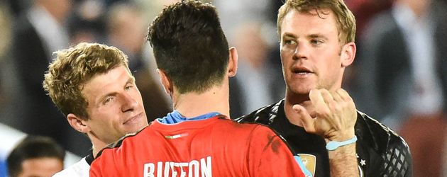 Thomas Müller, Gianluigi Buffon und Manuel Neuer beim EM-Achtelfinale 2016 Thomas Müller, Gianluigi Buffon und Manuel Neuer beim EM-Achtelfinale 2016