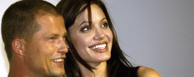 Til Schweiger und Angelina Jolie auf der "Tomb Raider"-Premiere 2003 in München Til Schweiger und Angelina Jolie auf der "Tomb Raider"-Premiere 2003 in München