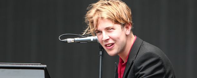 Tom Odell bei einem Auftritt in Exeter Tom Odell bei einem Auftritt in Exeter