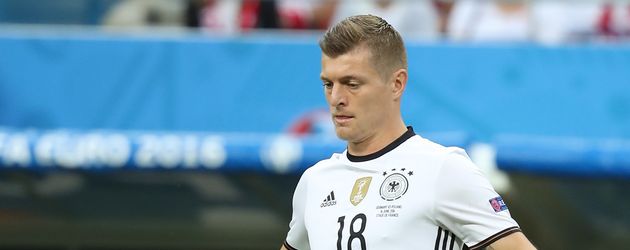 Toni Kroos beim Spiel Deutschland gegen Polen bei der EM 2016 in Frankreich Toni Kroos beim Spiel Deutschland gegen Polen bei der EM 2016 in Frankreich