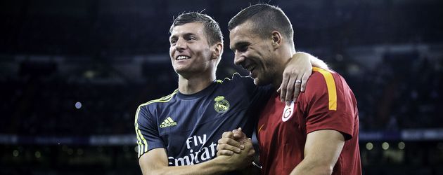 Toni Kross (l.) & Lukas Podolski (r.) beim "Trofeo Santiago Bernabéu"-Fußballturnier 2015 in Madrid Toni Kross (l.) & Lukas Podolski (r.) beim "Trofeo Santiago Bernabéu"-Fußballturnier 2015 in Madrid