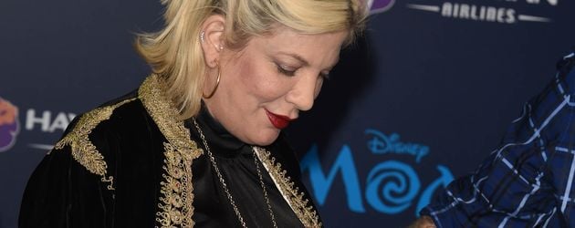 Tori Spelling und eine ihrer Töchter bei der "Moana"-Premiere in L.A. Tori Spelling und eine ihrer Töchter bei der "Moana"-Premiere in L.A.