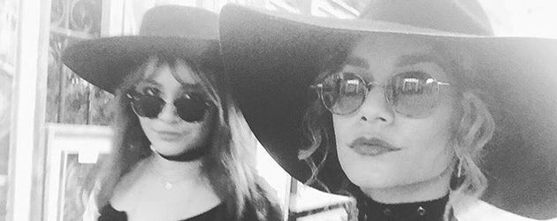 Vanessa Hudgens mit einer Freundin Vanessa Hudgens mit einer Freundin