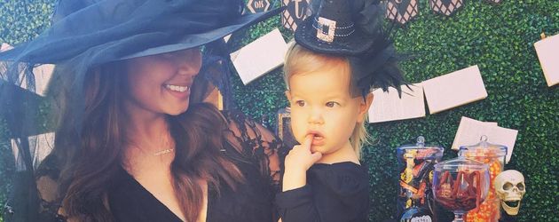 Vanessa Lachey mit Töchterchen Brooklyn auf einer Halloween-Party Vanessa Lachey mit Töchterchen Brooklyn auf einer Halloween-Party