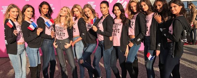 Victoria's Secret Models auf dem Weg nach Paris zur Victoria's Secret Fashion Show 2016 Victoria's Secret Models auf dem Weg nach Paris zur Victoria's Secret Fashion Show 2016