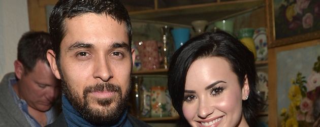 Wilmer Valderrama und Demi Lovato bei einer Party von Nick Jonas Wilmer Valderrama und Demi Lovato bei einer Party von Nick Jonas