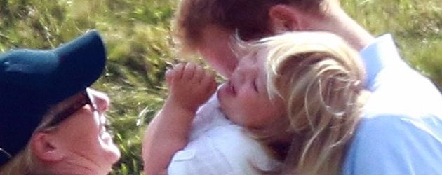Zara Philips und Mia Tindall mit Prinz Harry bei einem Polo-Spiel von Prinz William Zara Philips und Mia Tindall mit Prinz Harry bei einem Polo-Spiel von Prinz William